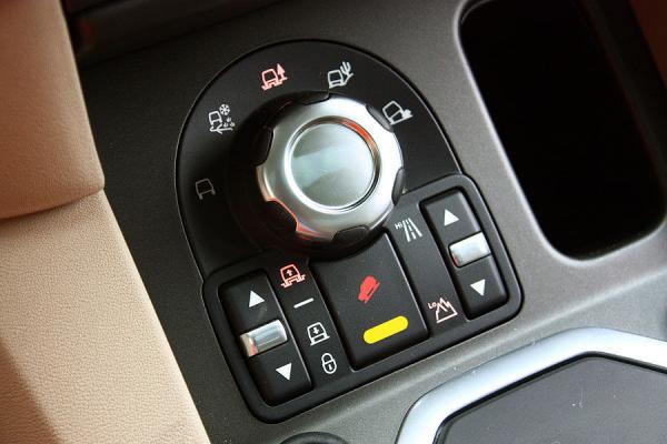 Land-Rover-Discovery-TDV6-Supertest-f900x600-F4F4F2-C-e4fd22f9-376217